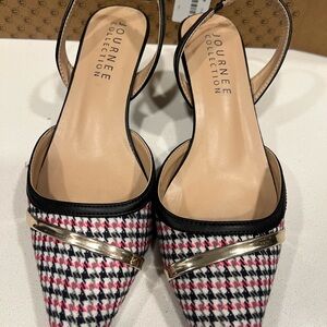 Journee Collection Women's Houndstooth Heels with Gold Accent